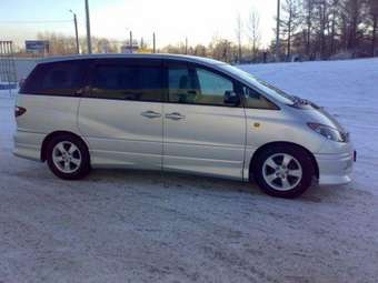 2002 Toyota Estima Photos