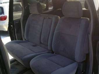 2002 Toyota Estima Pictures