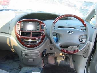 2002 Toyota Estima Photos