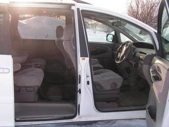 2002 Toyota Estima Pictures
