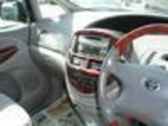 2002 Toyota Estima Pics