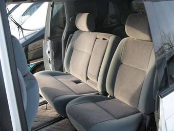 2002 Toyota Estima Pictures