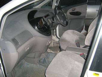 2002 Toyota Estima Pictures