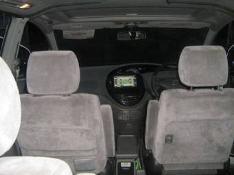 2002 Toyota Estima Pictures