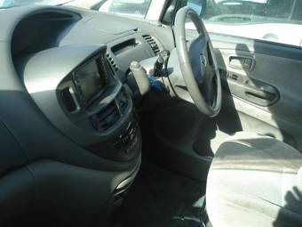 2002 Toyota Estima Photos