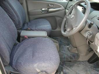 2002 Toyota Estima Photos