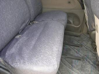 2002 Toyota Estima Pictures