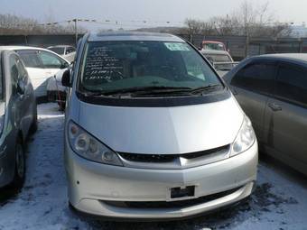 2002 Toyota Estima Photos