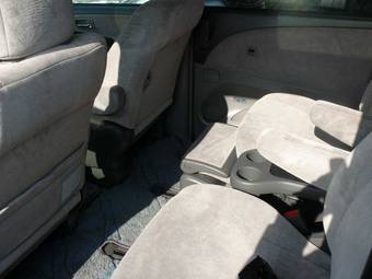 2002 Toyota Estima Photos