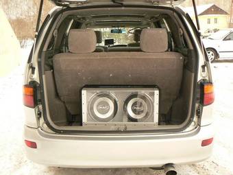 2002 Toyota Estima Wallpapers