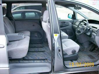2002 Toyota Estima Pics