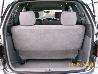 2002 Toyota Estima Pictures