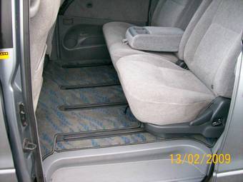 2002 Toyota Estima Pictures
