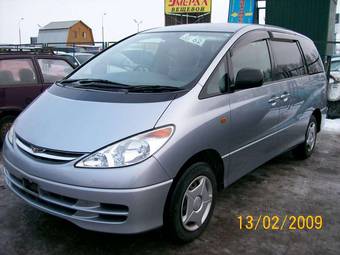 2002 Toyota Estima Photos