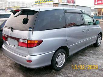 2002 Toyota Estima Photos