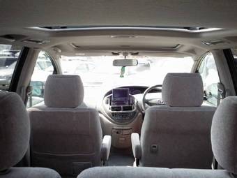 2002 Toyota Estima Pics