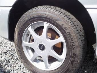 2002 Toyota Estima Pictures