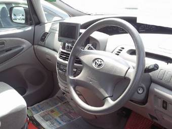 2002 Toyota Estima Photos