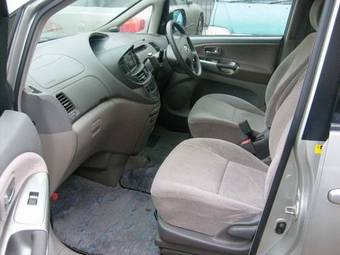 2002 Toyota Estima Wallpapers