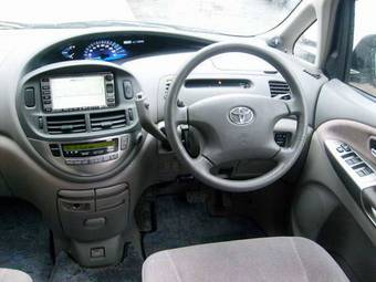 2002 Toyota Estima Pictures