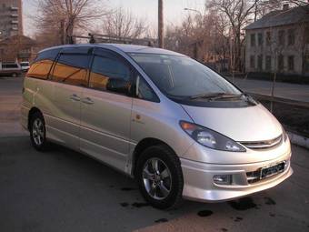2002 Toyota Estima Photos
