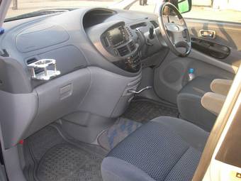 2002 Toyota Estima Photos