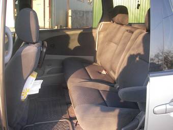 2002 Toyota Estima Wallpapers