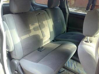 2002 Toyota Estima Pictures