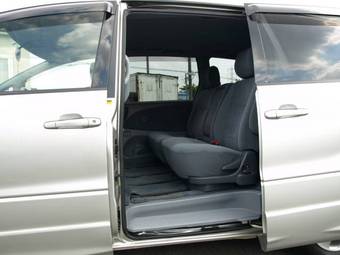 2002 Toyota Estima Pics
