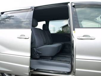2002 Toyota Estima Images