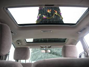 2002 Toyota Estima Photos