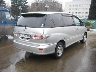 2002 Toyota Estima Photos