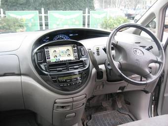 2002 Toyota Estima Wallpapers
