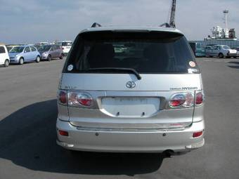 2002 Toyota Estima Photos