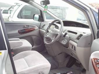 2002 Toyota Estima Wallpapers