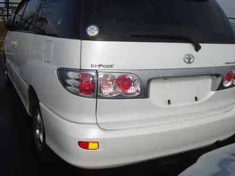 2002 Toyota Estima Pictures
