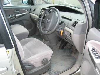 2002 Toyota Estima Photos