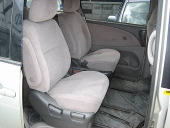 2002 Toyota Estima Photos