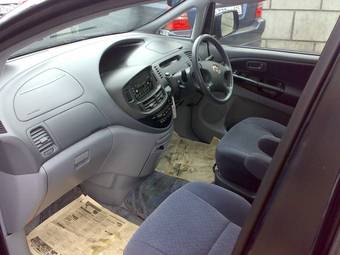 2002 Toyota Estima Photos