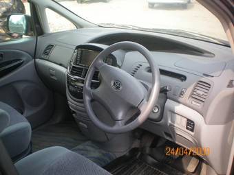 2002 Toyota Estima Photos
