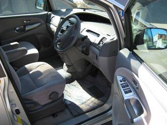 2002 Toyota Estima Photos