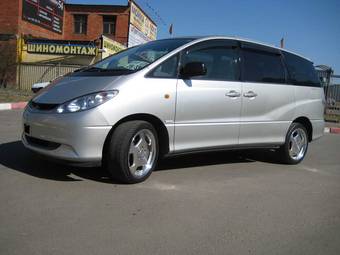 2002 Toyota Estima Photos