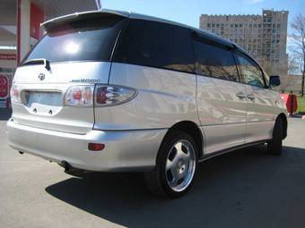 2002 Toyota Estima Wallpapers