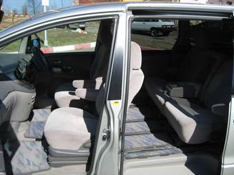 2002 Toyota Estima Images