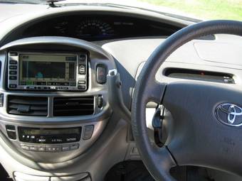 2002 Toyota Estima Pics