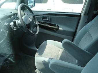 2002 Toyota Estima Pictures