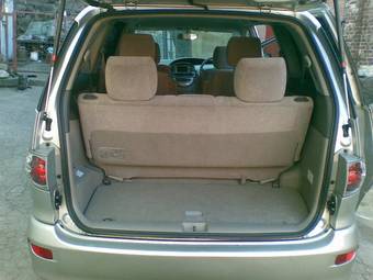 2002 Toyota Estima Pictures