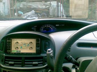 2002 Toyota Estima Images