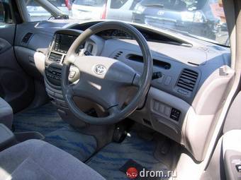 2002 Toyota Estima Images