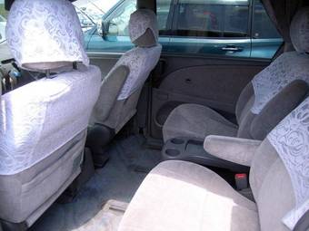 2002 Toyota Estima Wallpapers